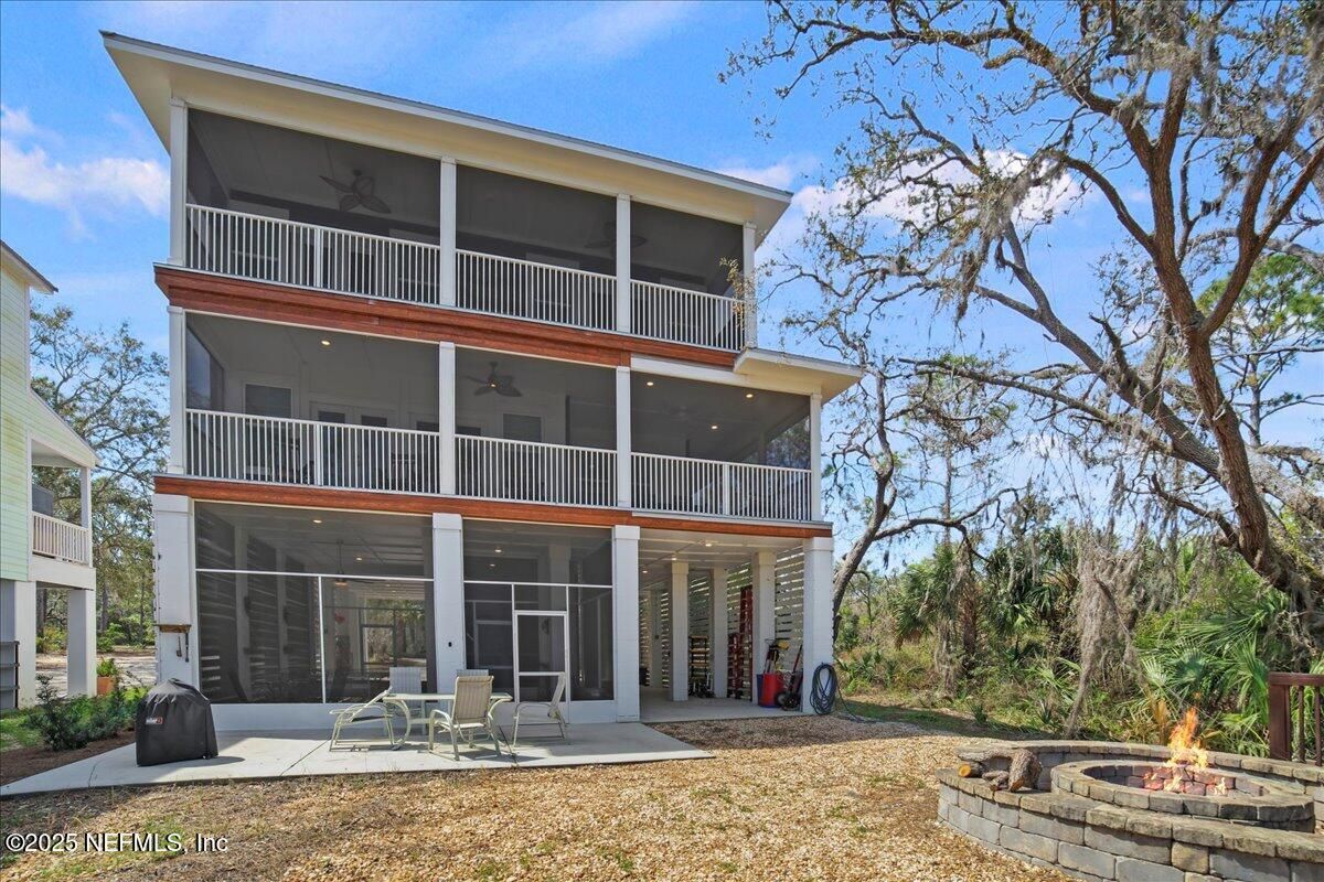 Backyard, Exterior, Facade, Modern