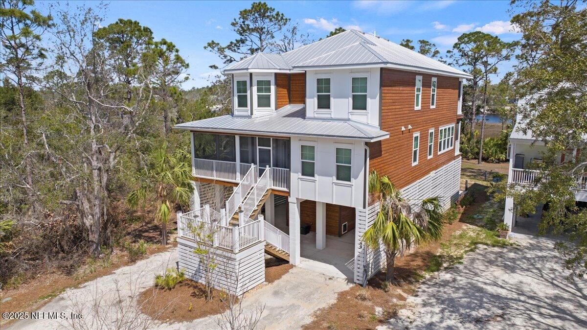 Exterior, Facade, Raised Ranch