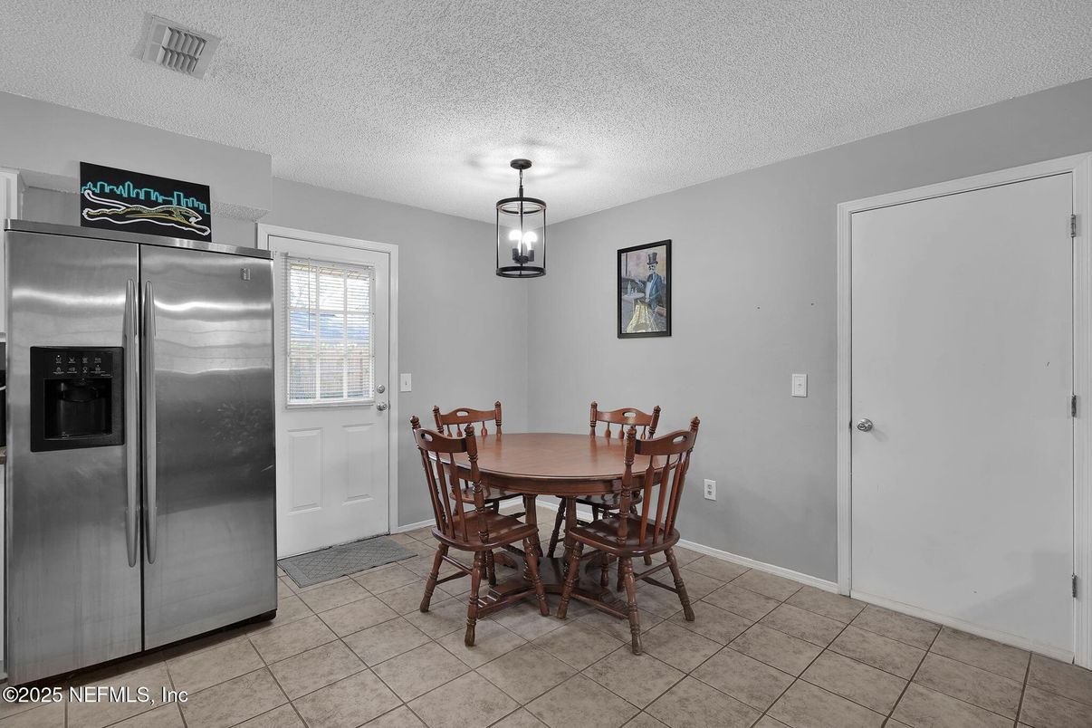 Dining room, Interior, Pendant Lights, Stainless Steel Appliances