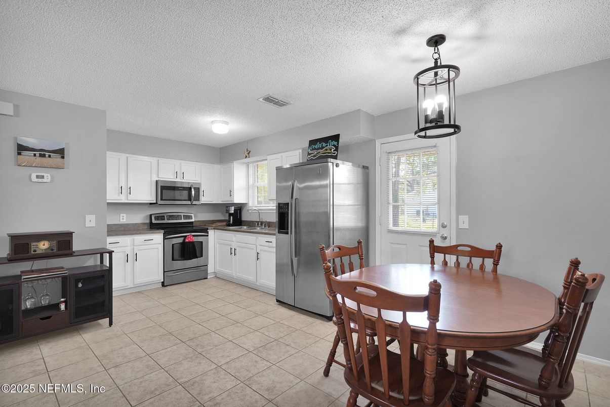 Dining room, Interior, Kitchen, Pendant Lights, Stainless Steel Appliances