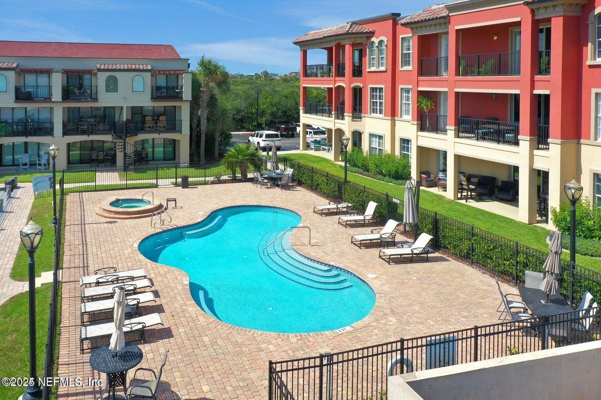 Exterior, Pool