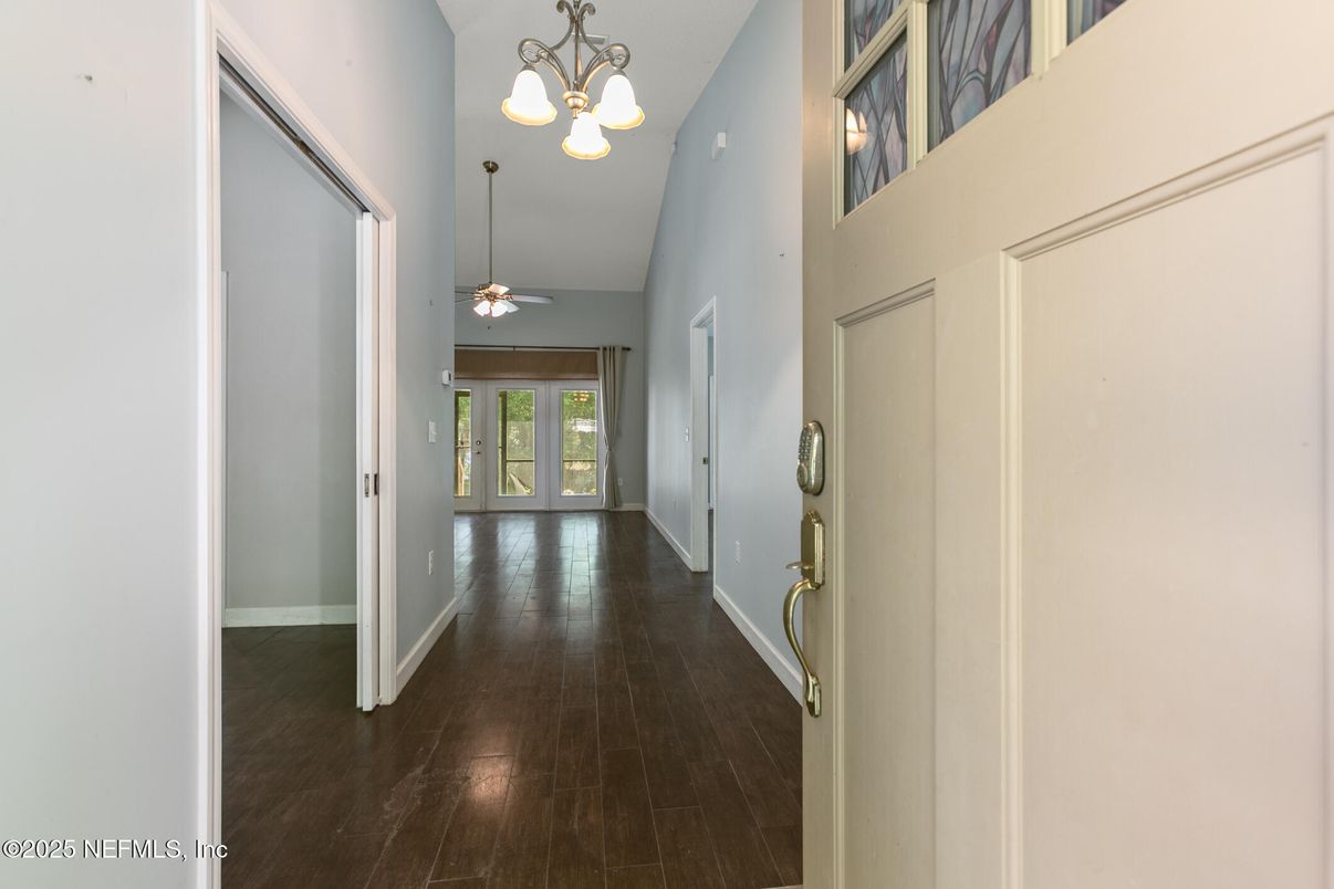 Interior, Pendant Lights, Wood Texture Flooring