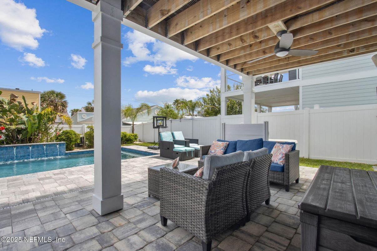 Exterior, Pool