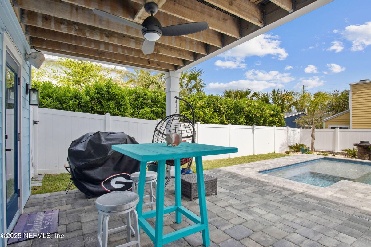 Exterior, Pool