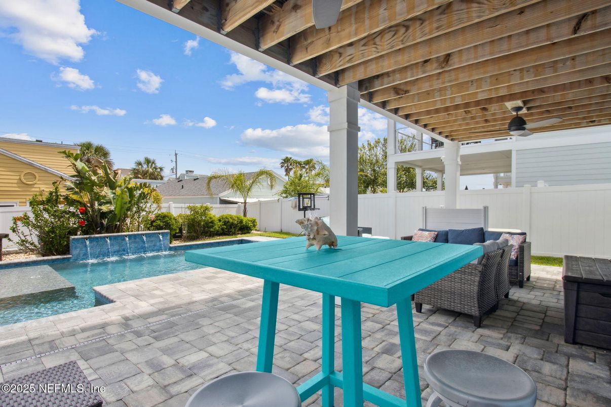 Exterior, Pool