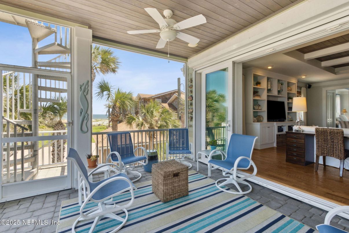 Interior, Sun Room, Water, Wooden Ceilings