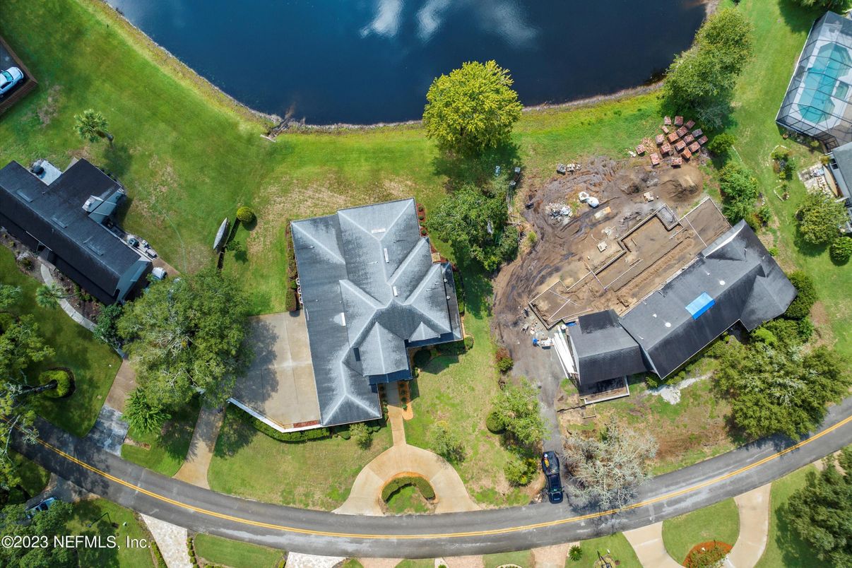 Exterior, Drone