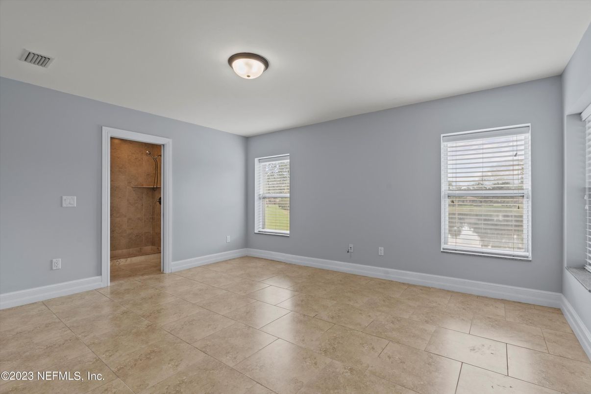Empty room, Interior