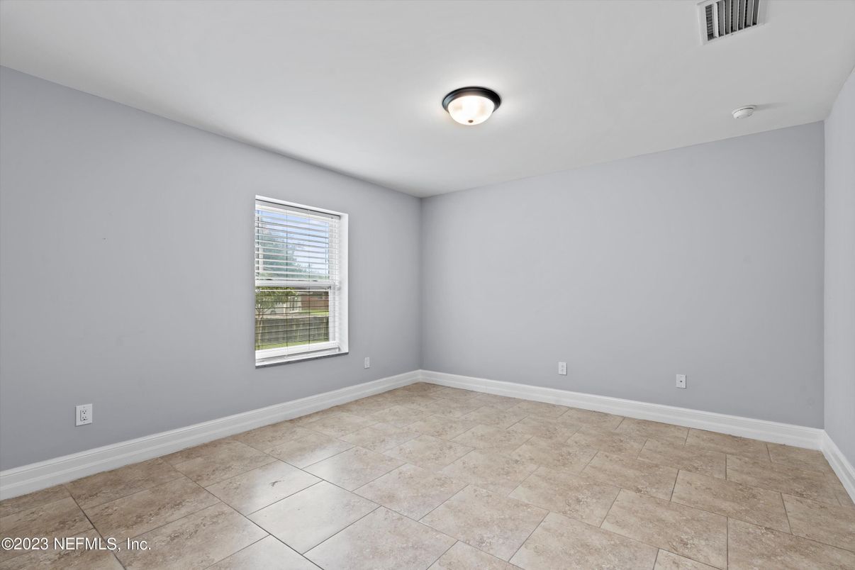 Empty room, Interior