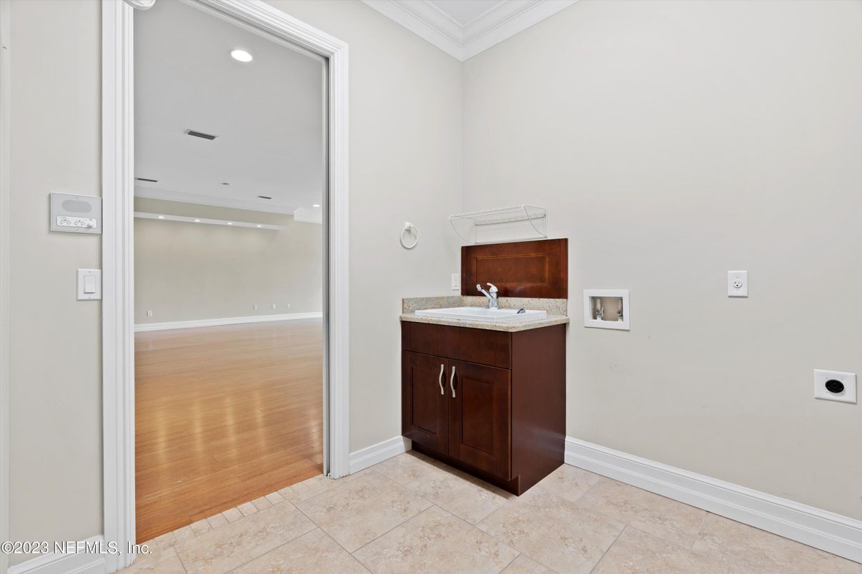 Bathroom, Interior, Recessed Lighting, Wood Texture Flooring