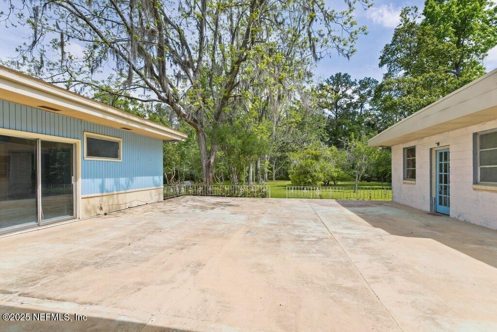Backyard, Exterior