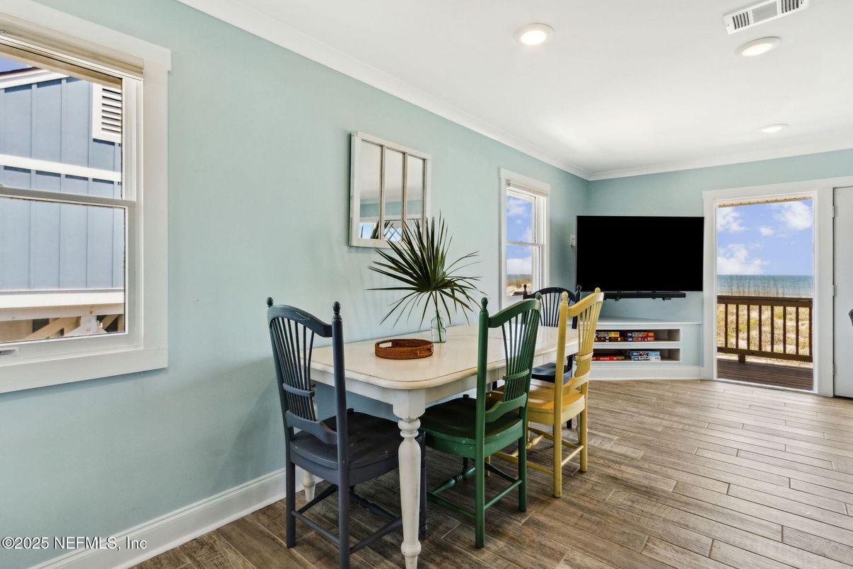 Dining room, Interior, Recessed Lighting, Water, Wood Texture Flooring
