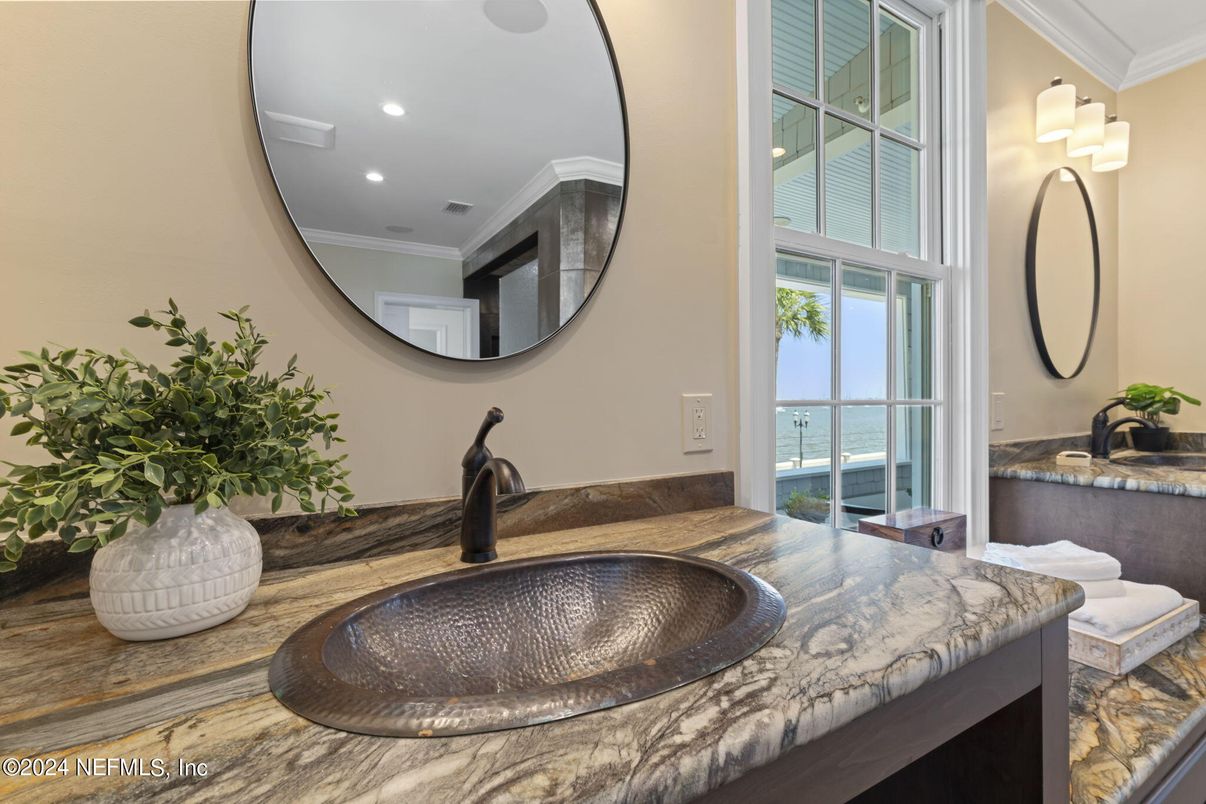 Bathroom, Dual Sink Vanities, Interior, Recessed Lighting