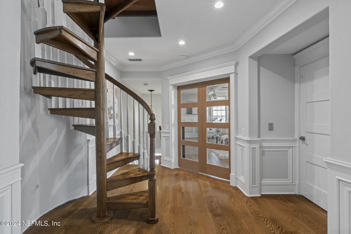 Interior, Recessed Lighting, Wood Texture Flooring