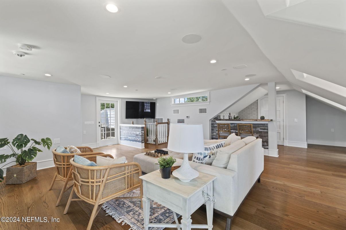 Interior, Living room, Recessed Lighting, Wood Texture Flooring