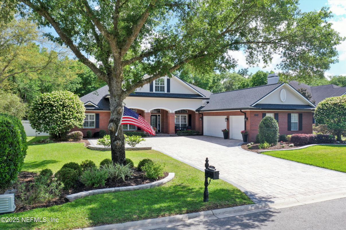 Exterior, Facade, Brick Facade, Ranch