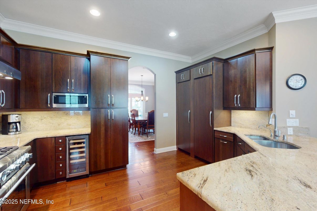Chandelier, Dining room, Interior, Kitchen, Pendant Lights, Recessed Lighting, Wood Texture Flooring