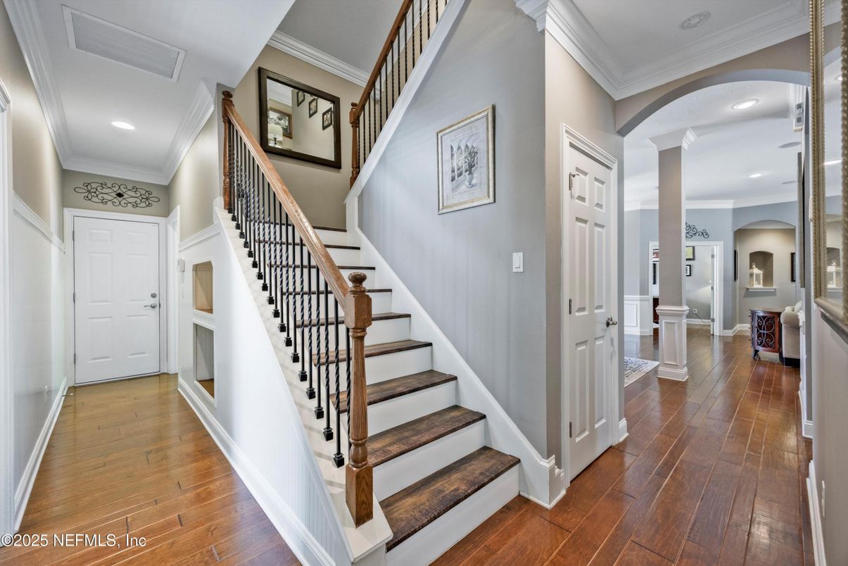 Interior, Recessed Lighting, Wood Texture Flooring