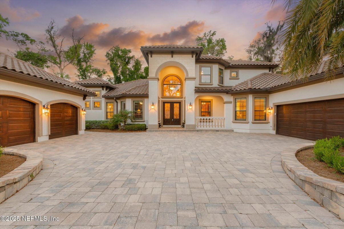 Attached, Exterior, Facade, Mediterranean