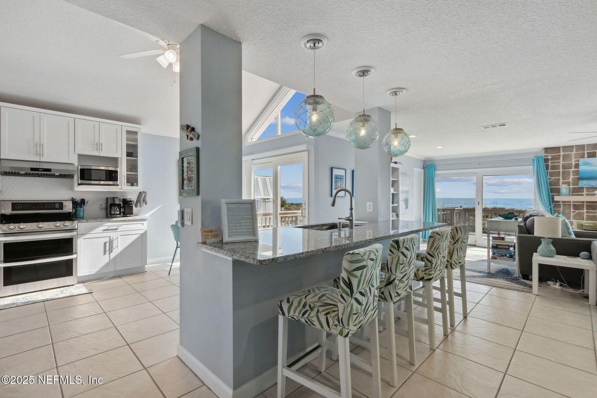 Dining room, Interior, Kitchen, Pendant Lights, Recessed Lighting, Stainless Steel Appliances