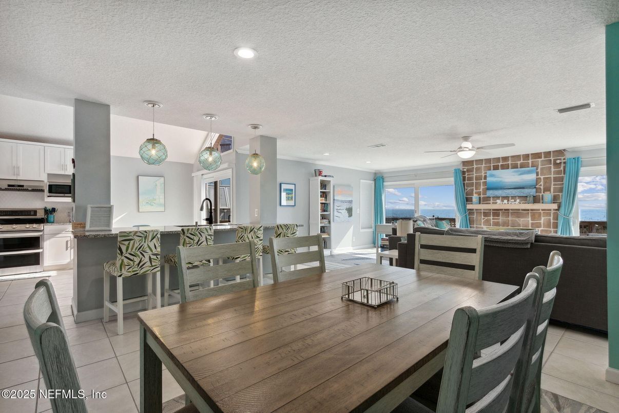 Dining room, Interior, Kitchen, Living room, Pendant Lights, Recessed Lighting, Stainless Steel Appliances