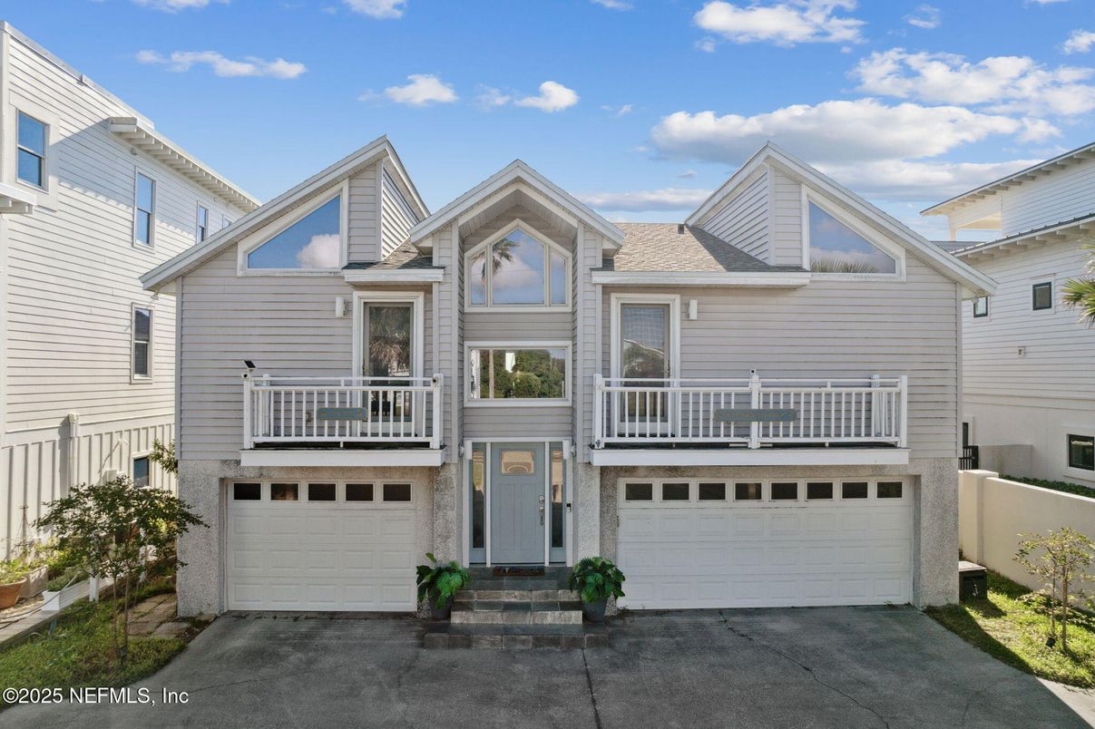 Attached, Exterior, Facade, Rowhouse