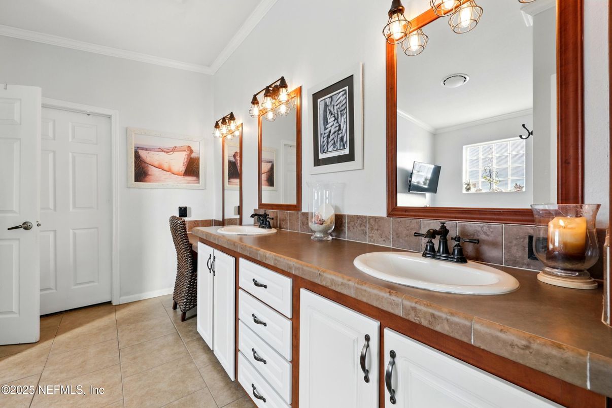 Bathroom, Dual Sink Vanities, Interior
