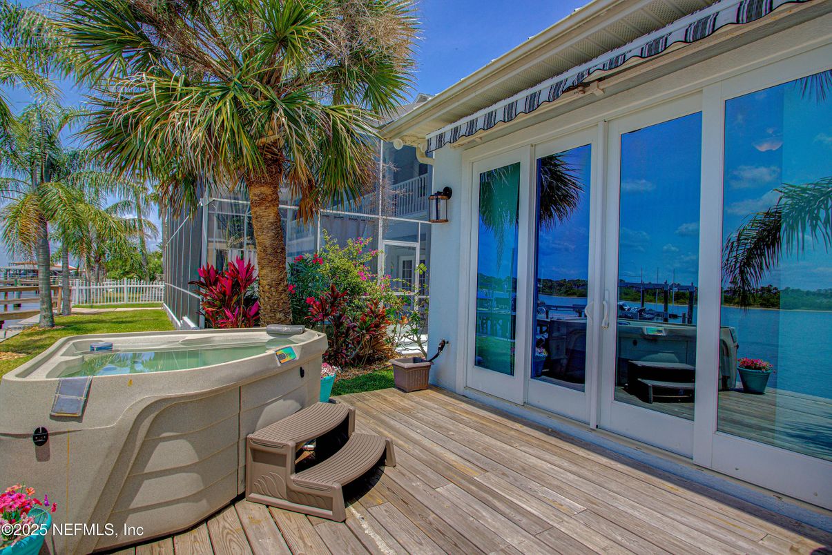 Exterior, Hot Tub