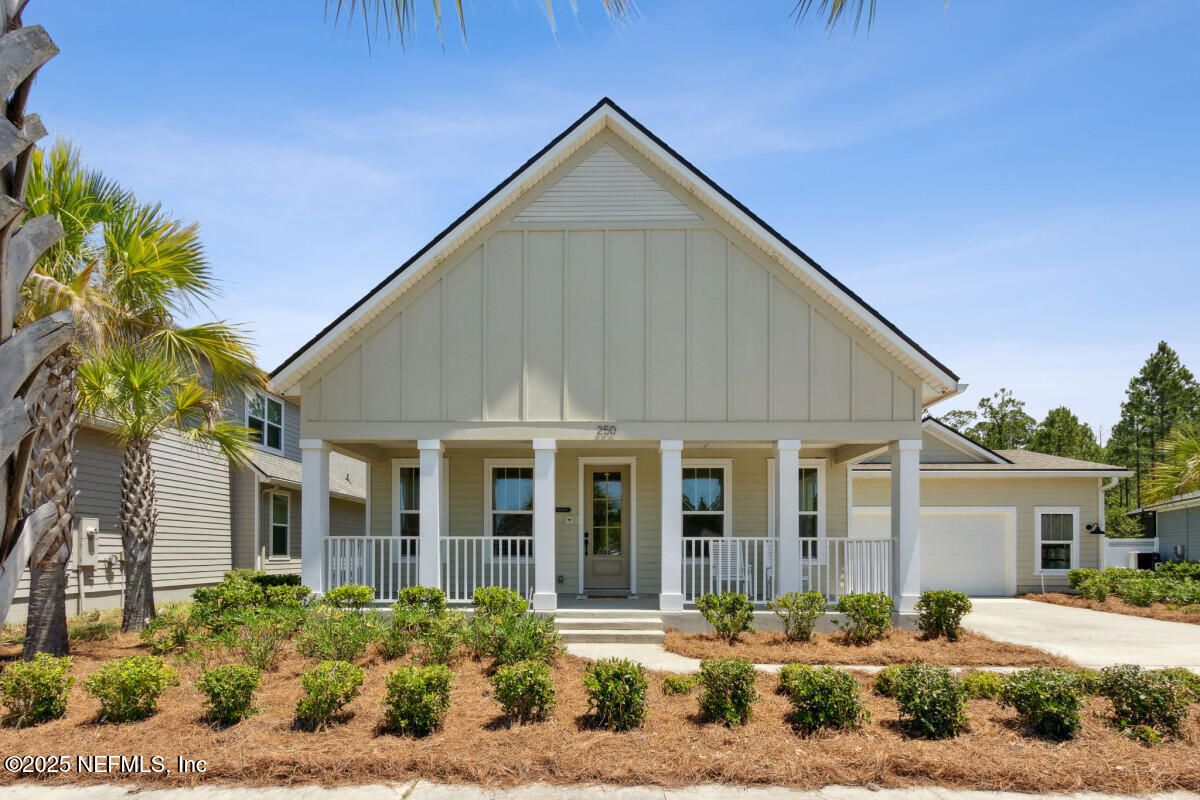 Attached, Exterior, Facade, Farmhouse