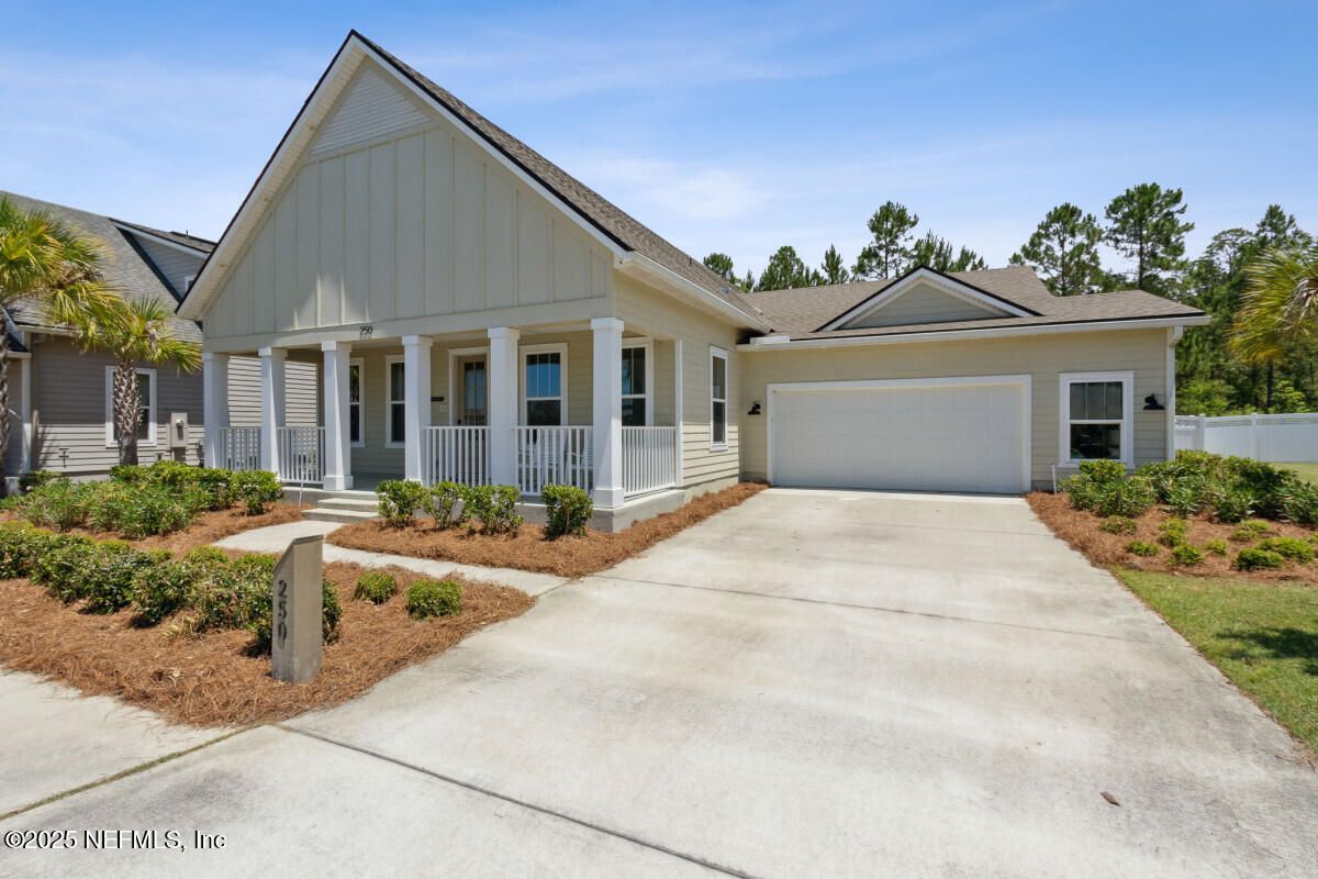 Attached, Exterior, Facade, Farmhouse