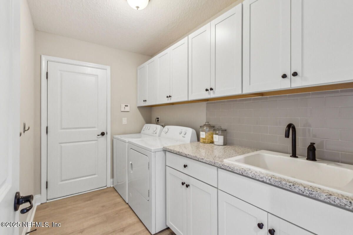 Interior, Washer, Wood Texture Flooring