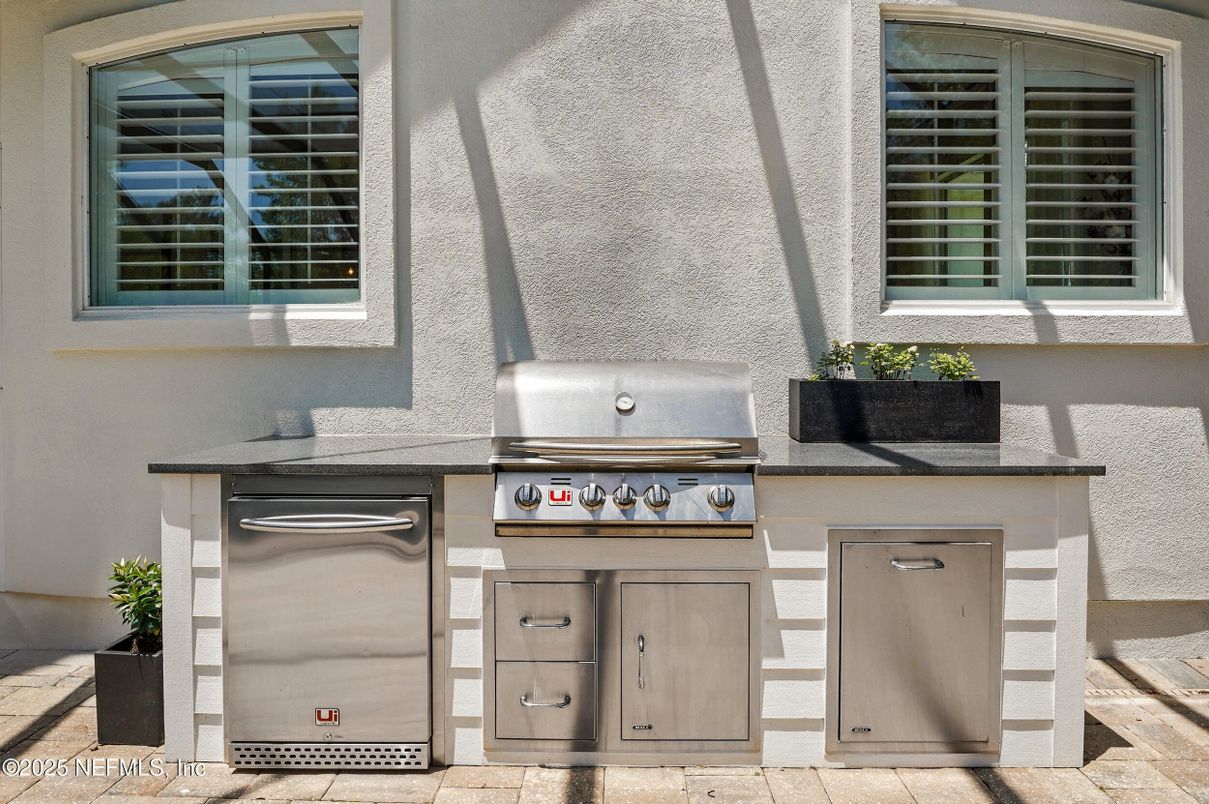 Exterior, Outdoor Kitchen