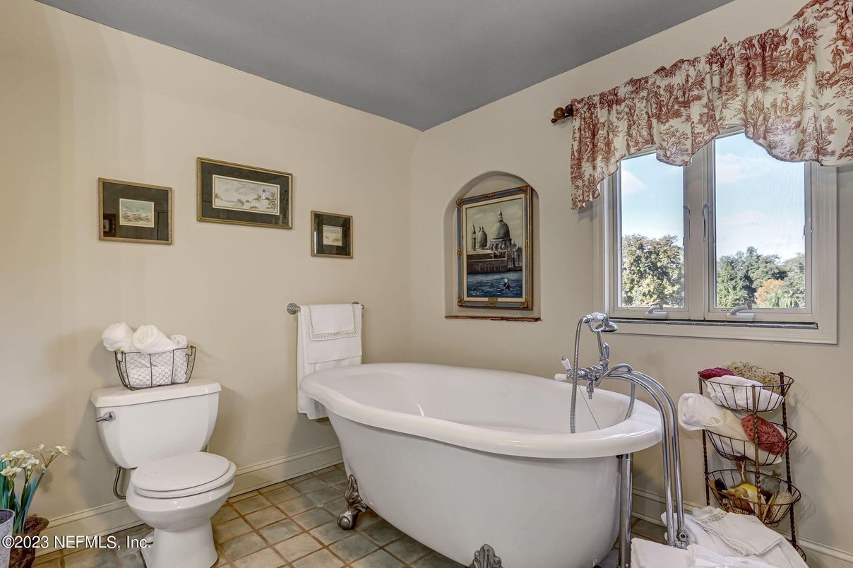 Bathroom, Free Standing Baths, Interior