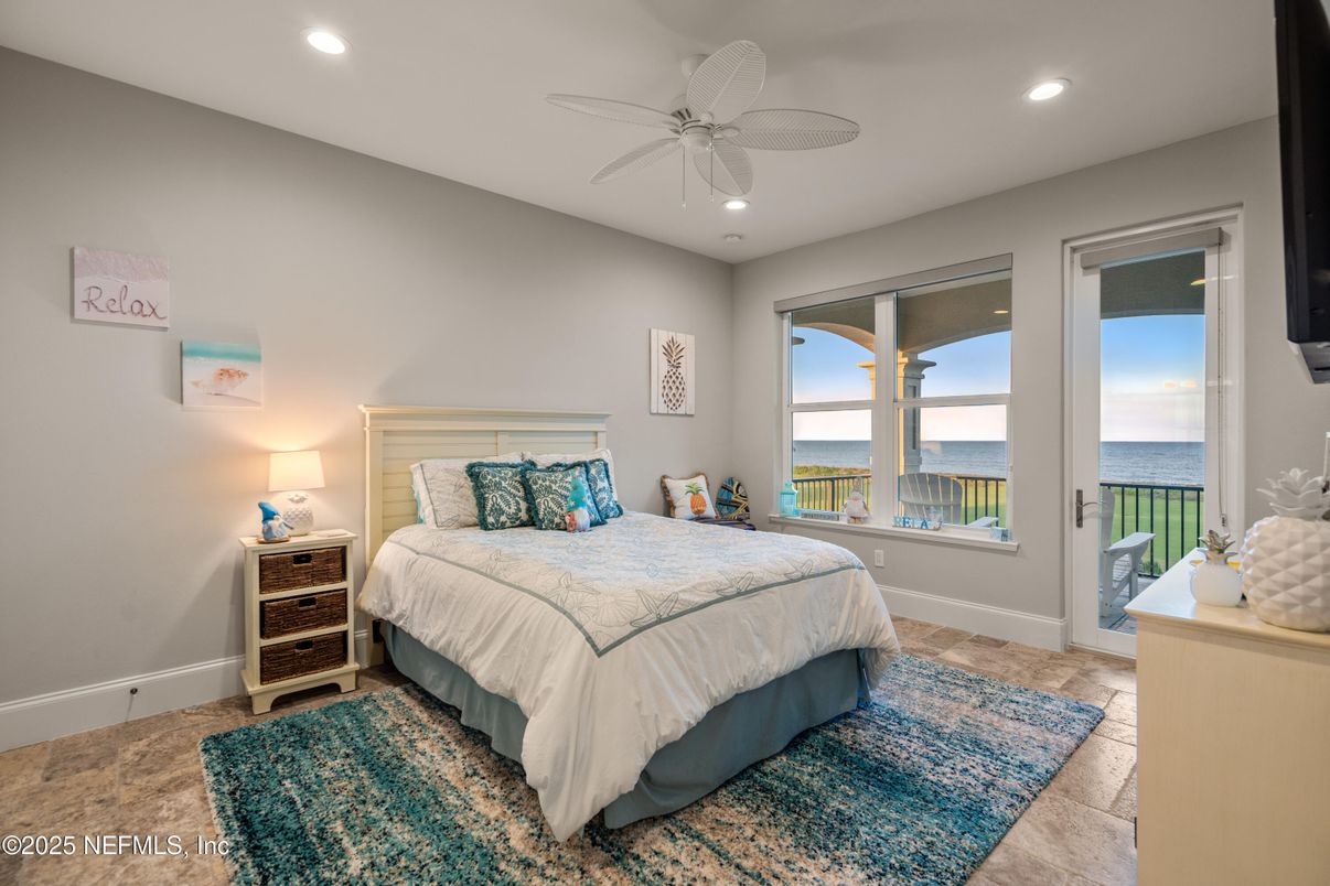 Bedroom, Interior, Recessed Lighting, Water