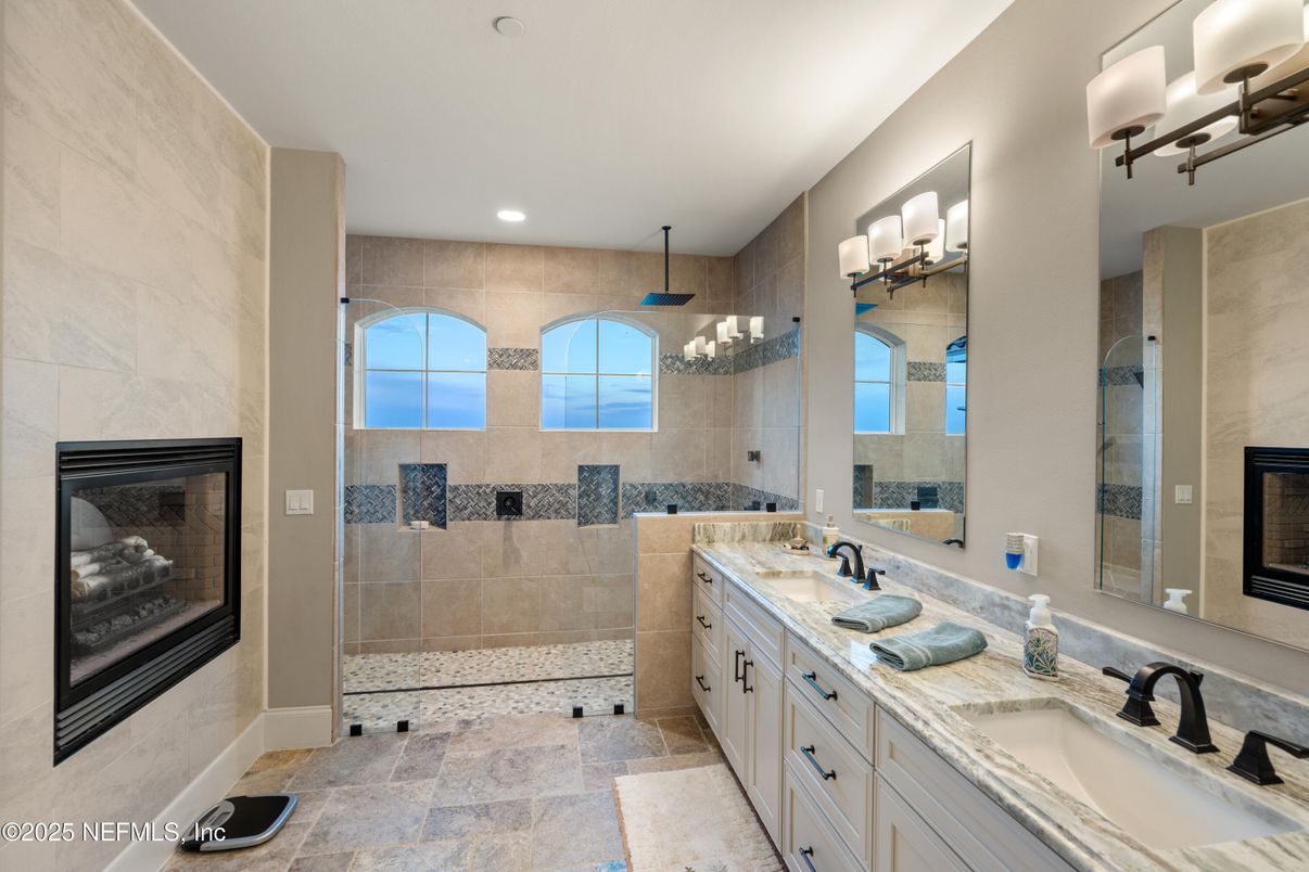 Bathroom, Dual Sink Vanities, Interior, Recessed Lighting