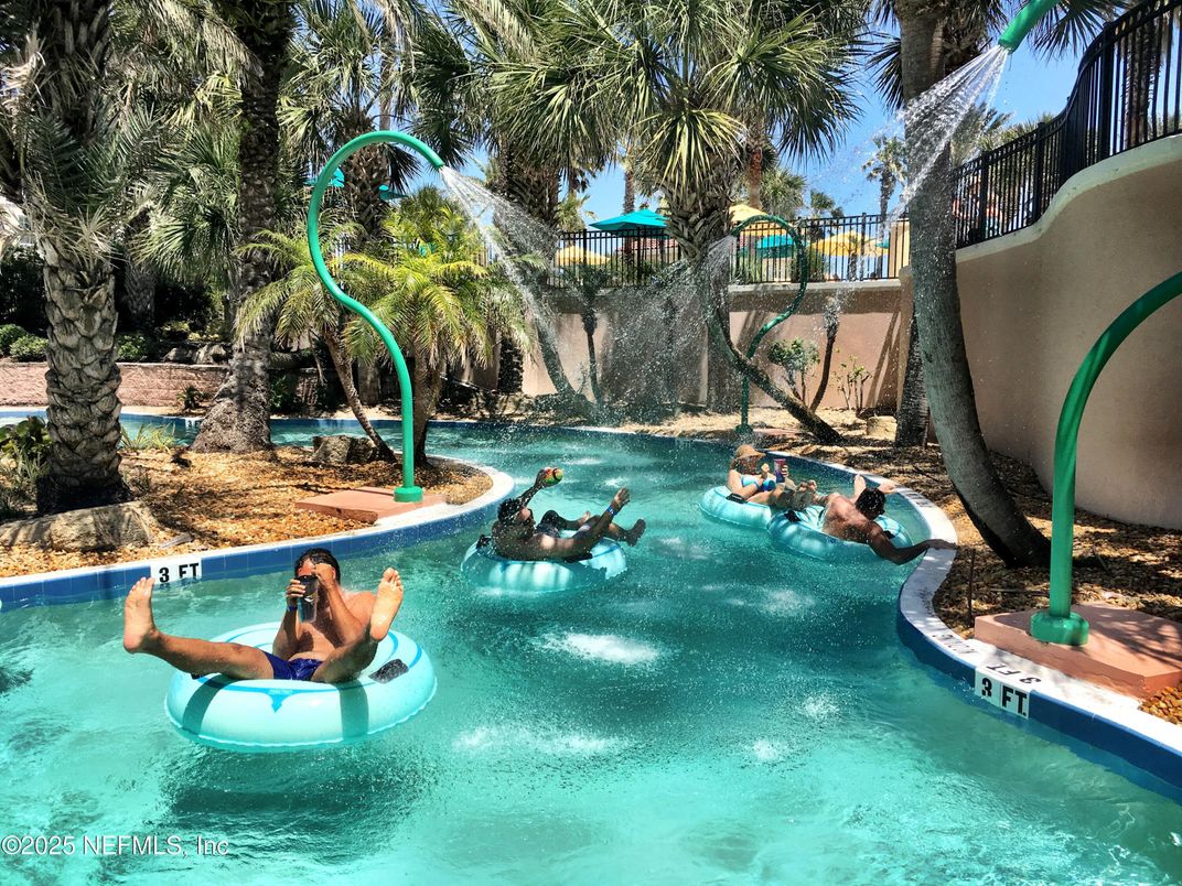 Exterior, Playground, Pool