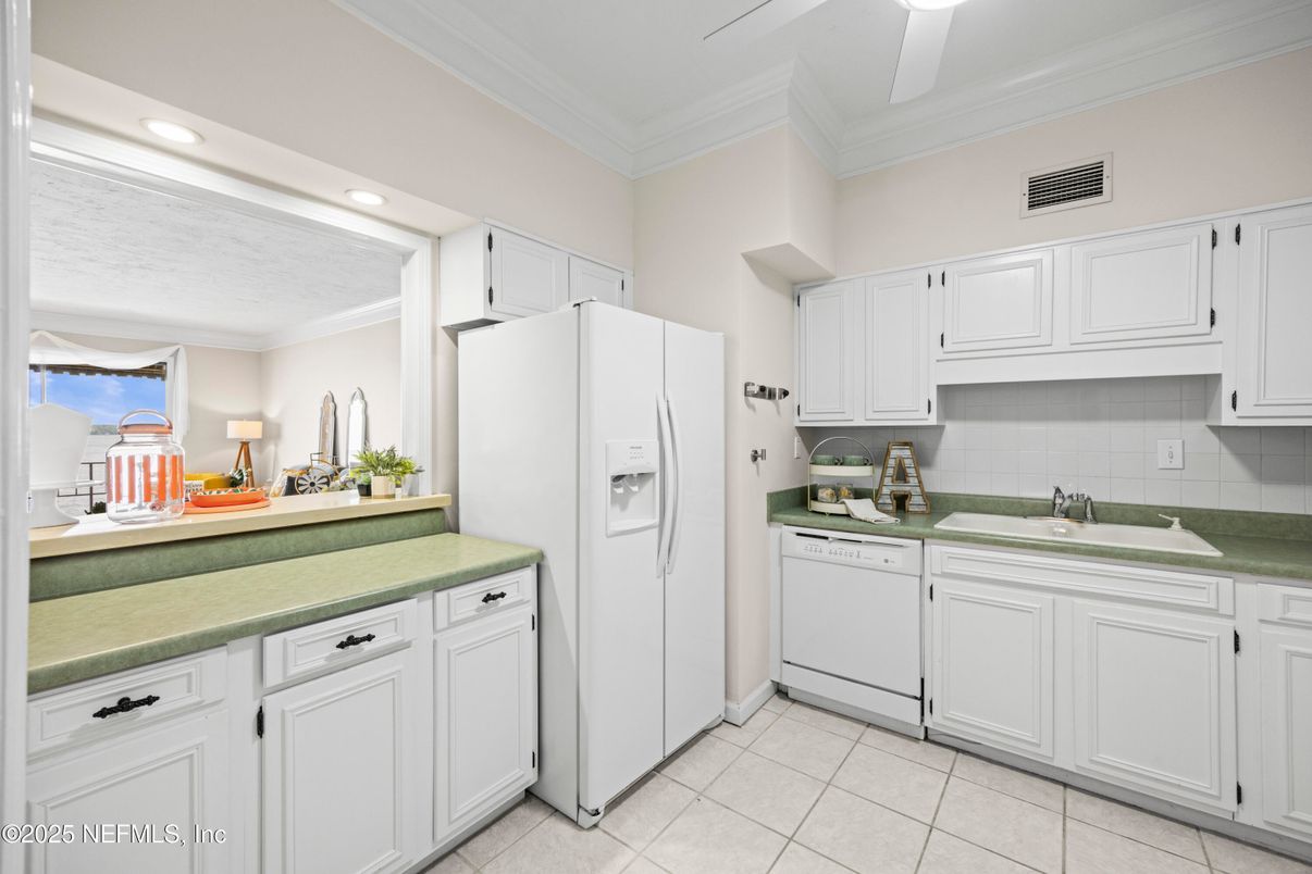 Interior, Kitchen, Recessed Lighting, Washer
