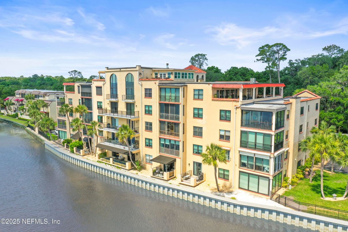 Exterior, Facade, Condo Building