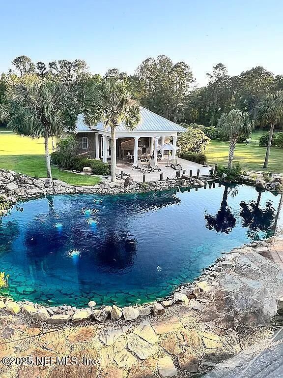 Exterior, Pool