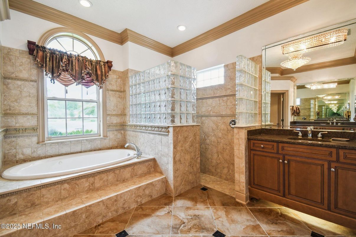 Bathroom, Interior, Recessed Lighting