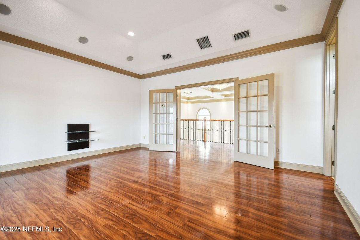Empty room, Interior, Recessed Lighting, Wood Texture Flooring