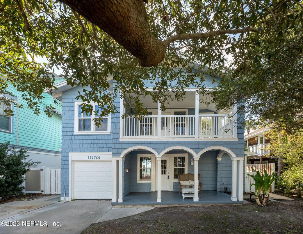 Attached, Exterior, Facade, Rowhouse