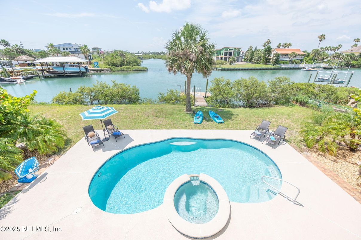 Exterior, Pool, Water