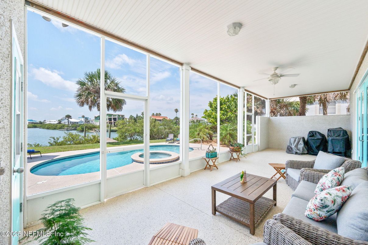 Interior, Living room, Pool, Sun Room, Water