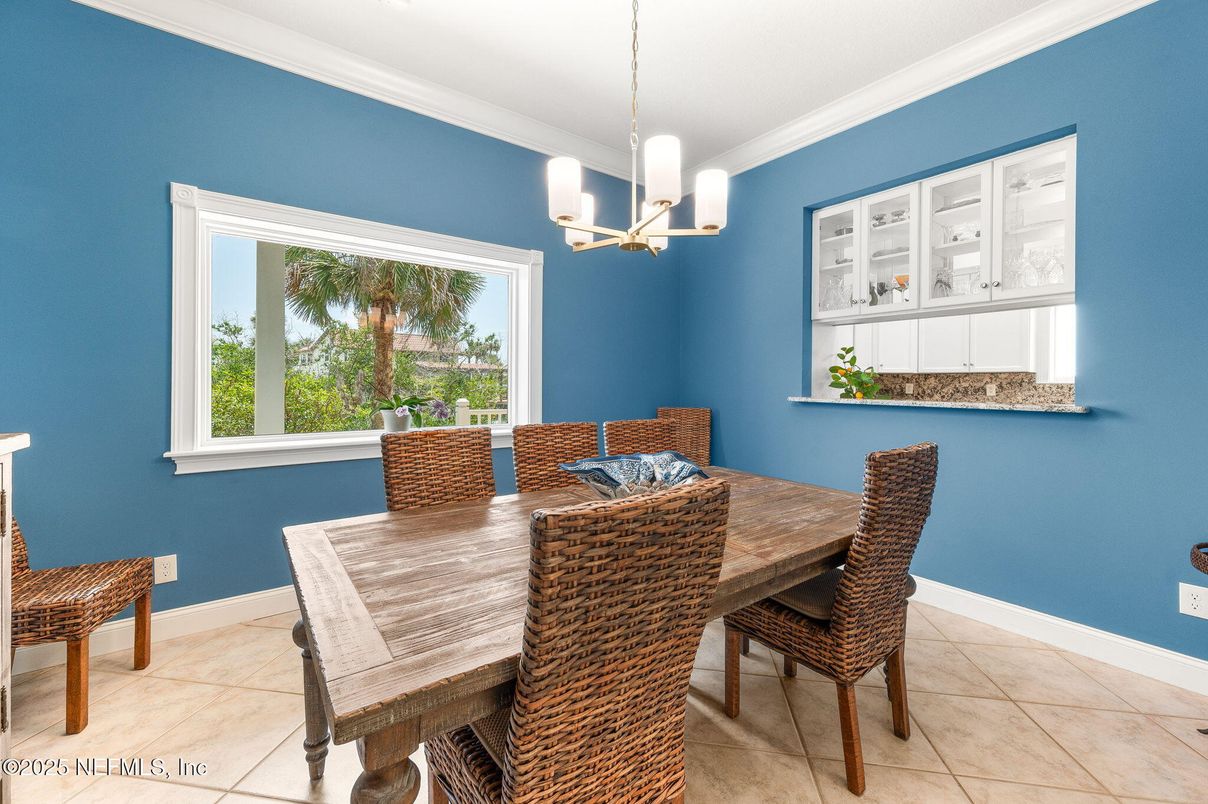 Chandelier, Dining room, Interior, Pendant Lights