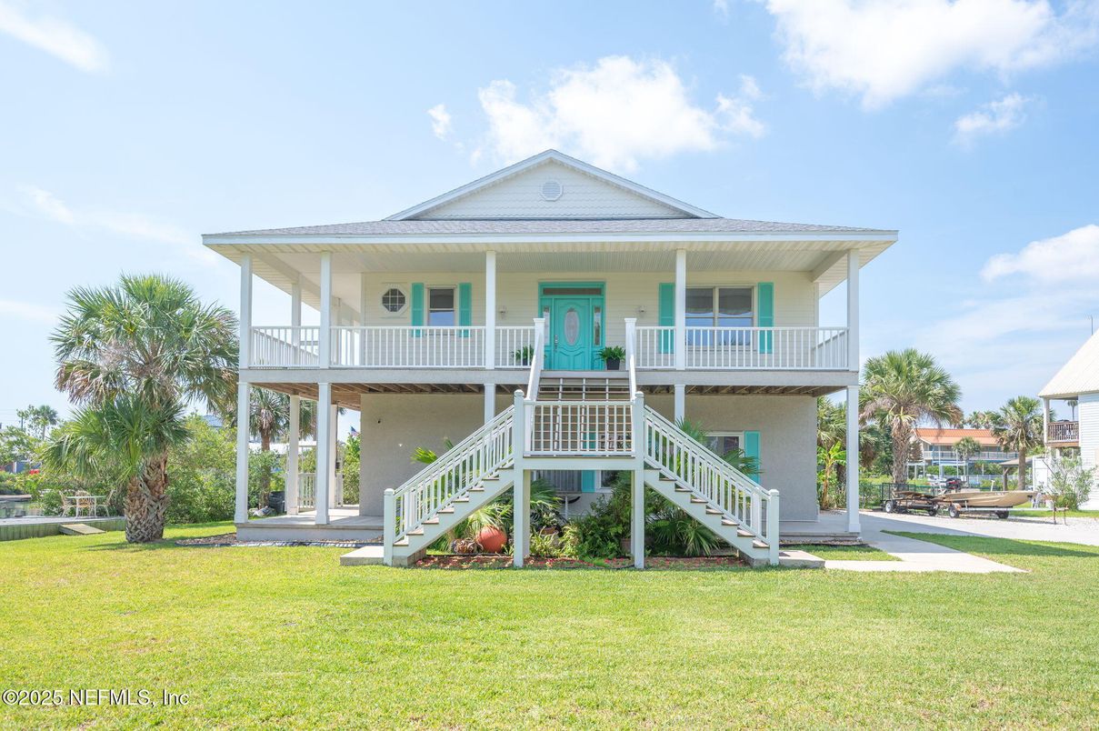 Backyard, Exterior, Facade, Modern