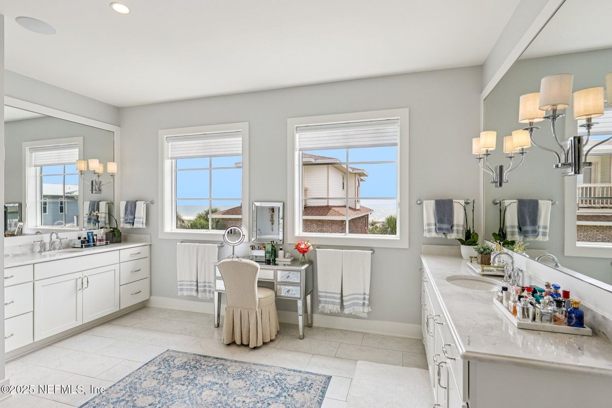 Bathroom, Dual Sink Vanities, Interior, Recessed Lighting