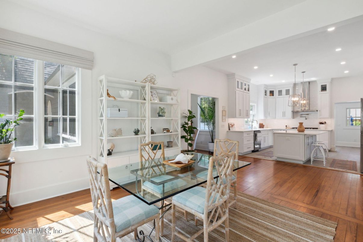Chandelier, Dining room, Interior, Kitchen, Pendant Lights, Recessed Lighting, Wood Texture Flooring