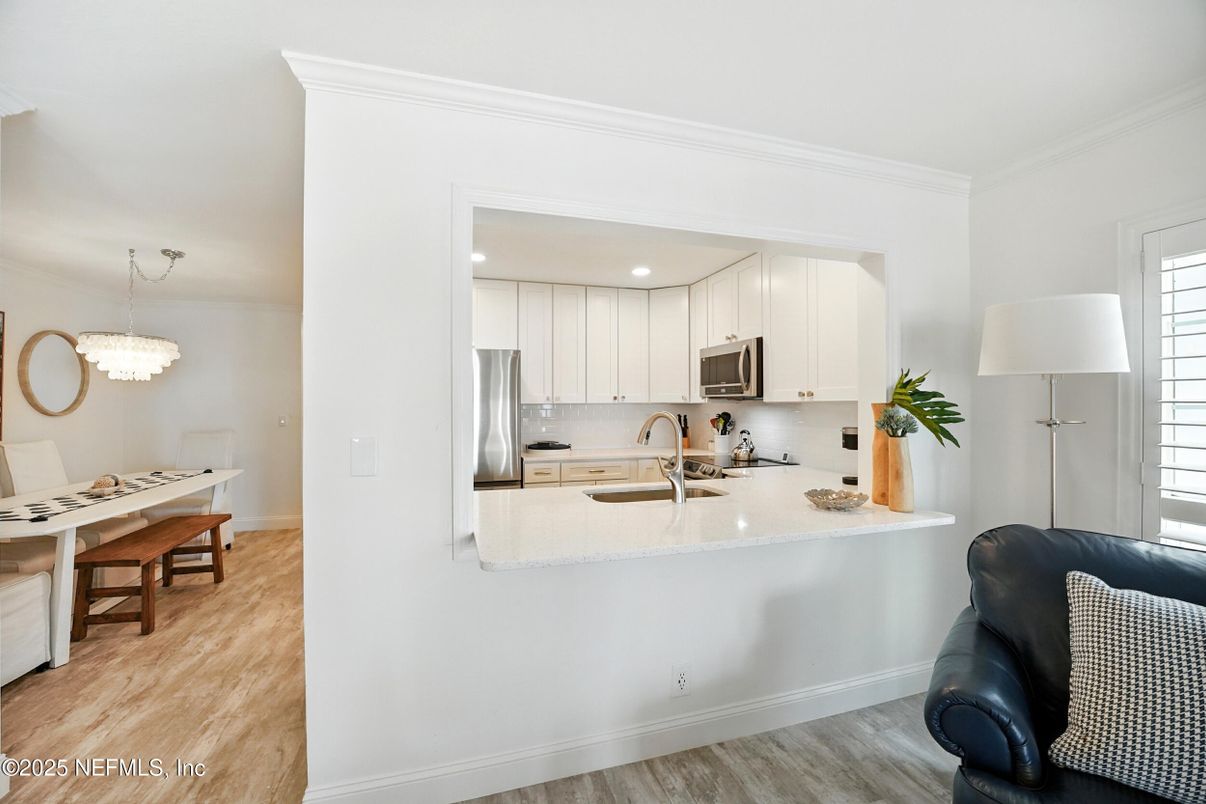 Chandelier, Dining room, Interior, Kitchen, Recessed Lighting, Stainless Steel Appliances, Wood Texture Flooring