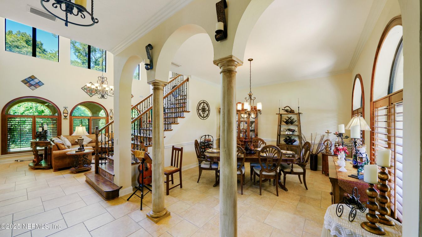 Chandelier, Dining room, Interior, Living room